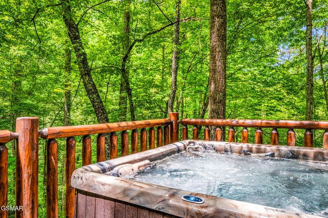 1420 Silver Poplar Lane, Sevierville, TN 37876