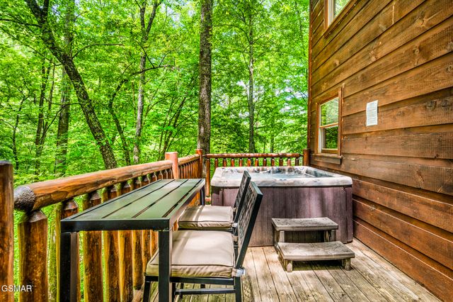 1420 Silver Poplar Lane, Sevierville, TN 37876