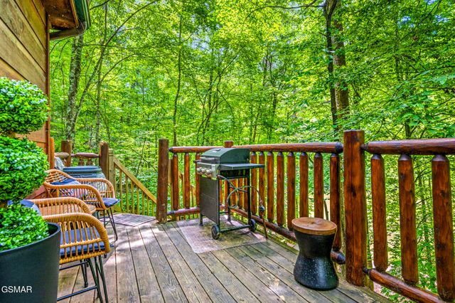1420 Silver Poplar Lane, Sevierville, TN 37876