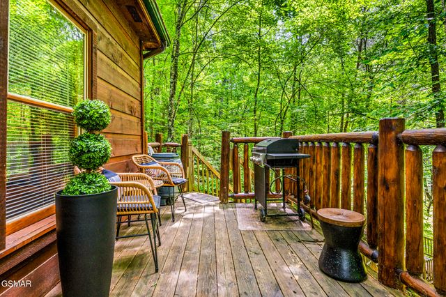 1420 Silver Poplar Lane, Sevierville, TN 37876