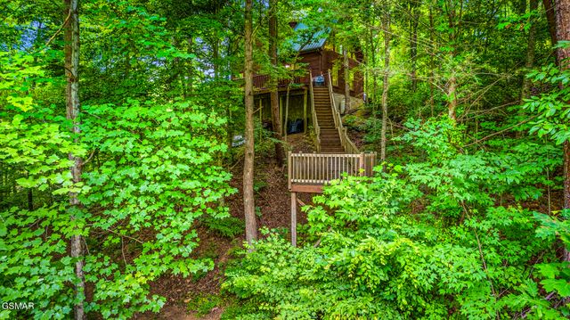 1420 Silver Poplar Lane, Sevierville, TN 37876
