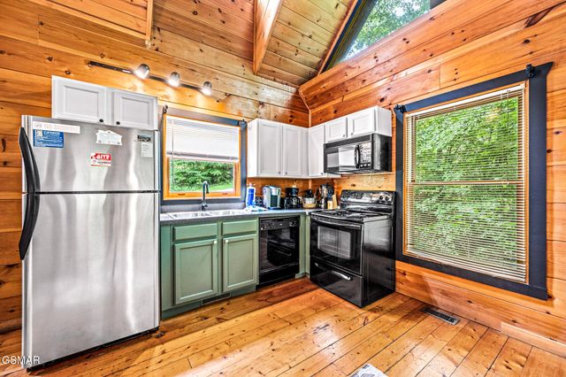 1420 Silver Poplar Lane, Sevierville, TN 37876