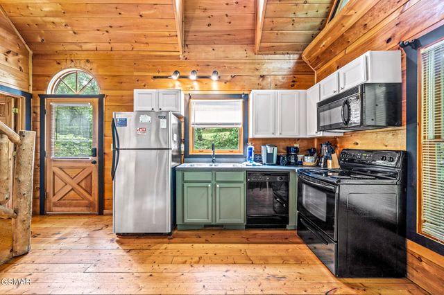1420 Silver Poplar Lane, Sevierville, TN 37876