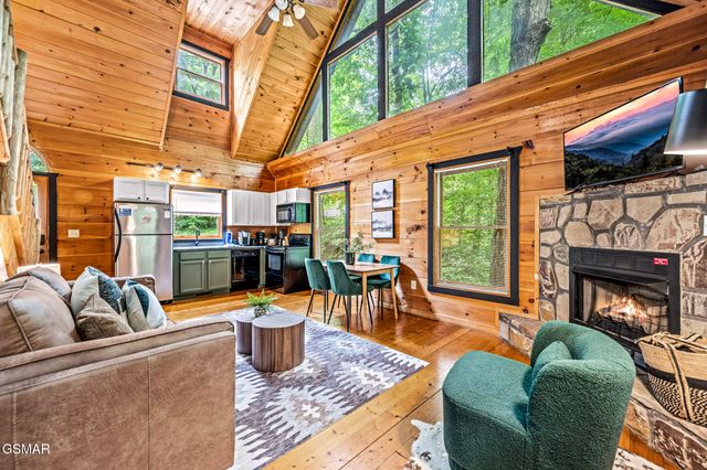 1420 Silver Poplar Lane, Sevierville, TN 37876