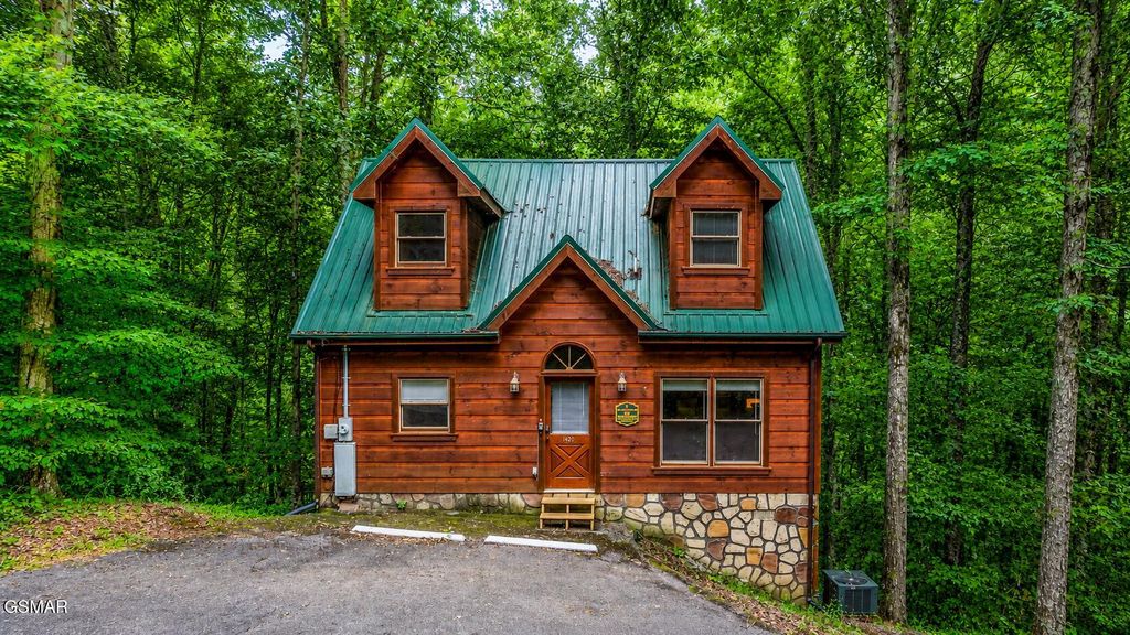 1420 Silver Poplar Lane, Sevierville, TN 37876