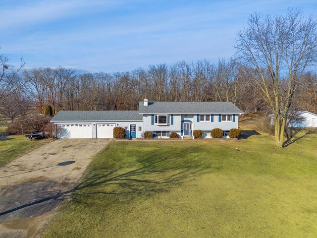 5430 Holly Road, Fulton, IL 61252