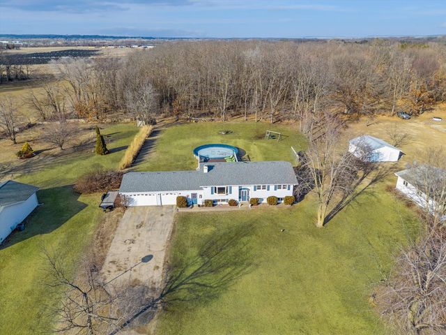 5430 Holly Road, Fulton, IL 61252