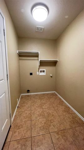 8203 Macgregor Drive, Arlington, TX 76002