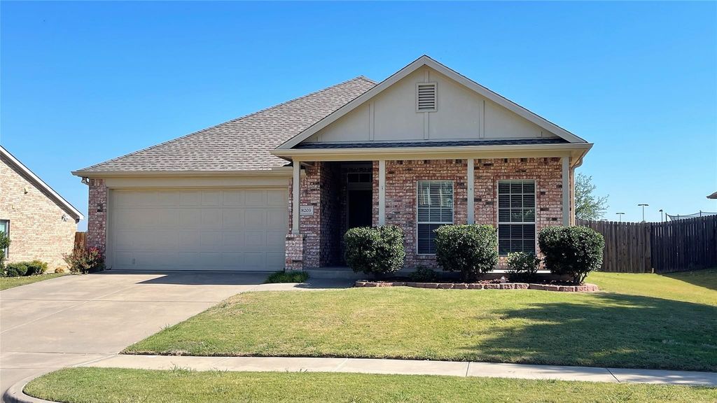8203 Macgregor Drive, Arlington, TX 76002