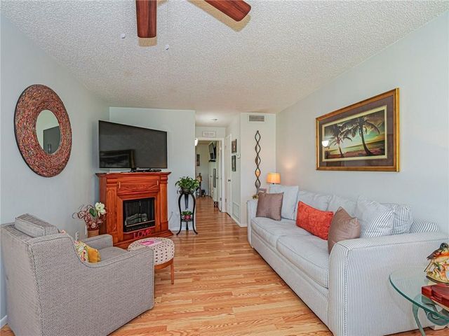 73 Royal Oak Court 203, Vero Beach, FL 32962