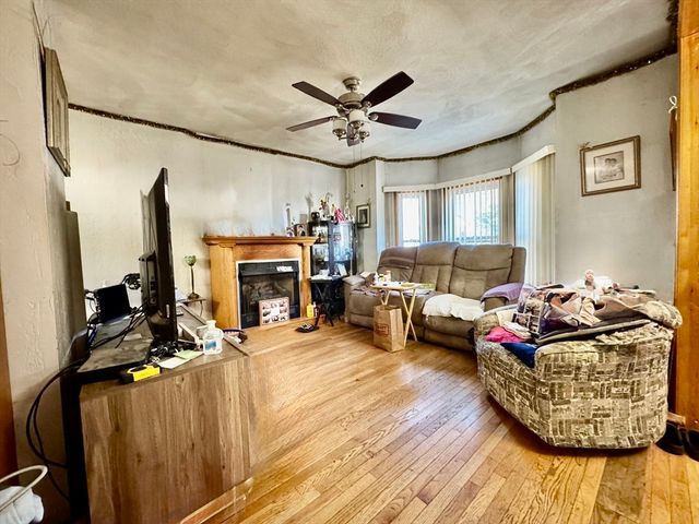 795 Saratoga St, Boston, MA 02128