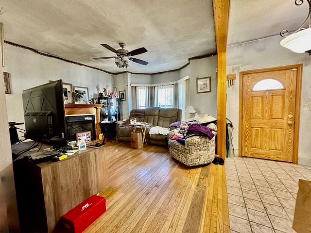 795 Saratoga St, Boston, MA 02128