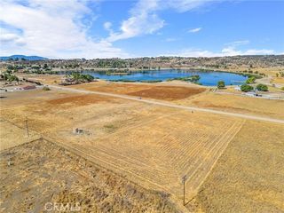 41620 Lakefront Dr, Aguanga, CA 92536