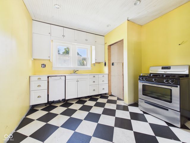 915 Arrow Avenue, Anderson, IN 46016