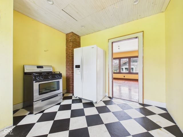 915 Arrow Avenue, Anderson, IN 46016