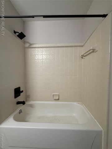 40860 Highpointe Drive, Clinton Township, MI 48038