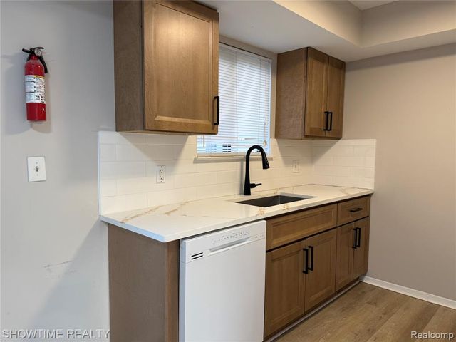 40860 Highpointe Drive, Clinton Township, MI 48038