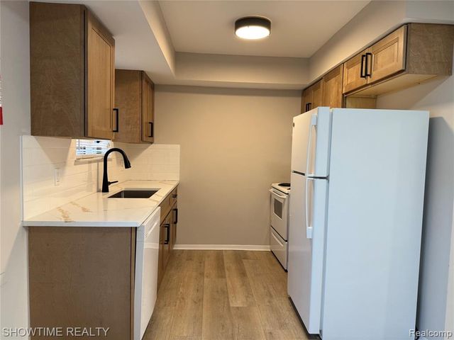 40860 Highpointe Drive, Clinton Township, MI 48038