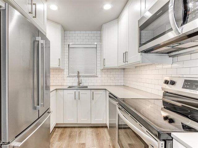 1110 Sherwood Lane 211, Nichols Hills, OK 73116