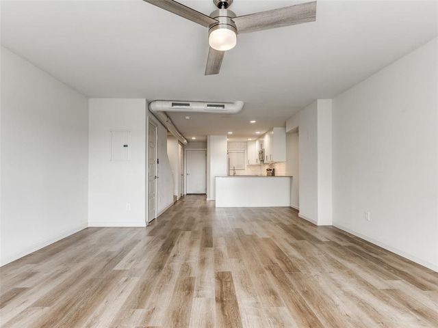 1110 Sherwood Lane 211, Nichols Hills, OK 73116