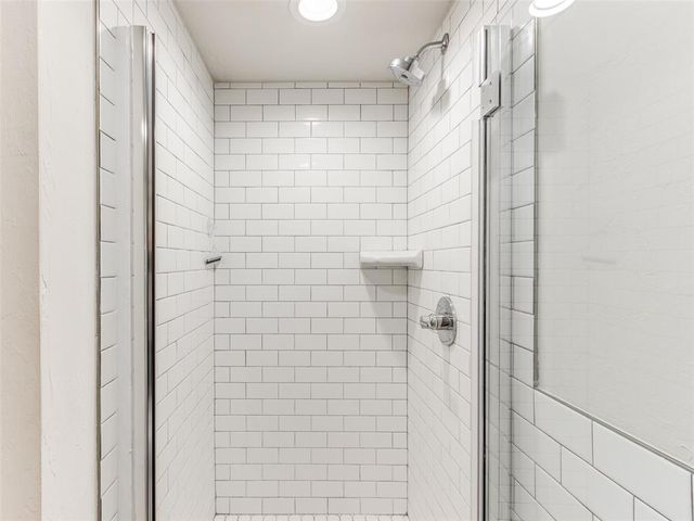 1110 Sherwood Lane 211, Nichols Hills, OK 73116