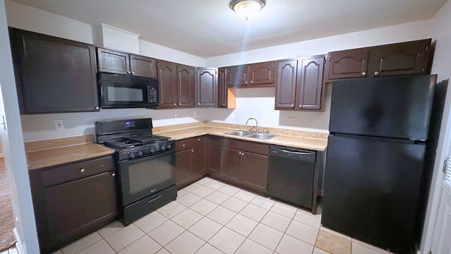 948 Dartmouth Avenue, Matteson, IL 60443