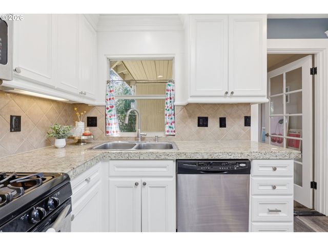 12040 Ne MORRIS St, Portland, OR 97220