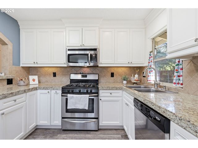 12040 Ne MORRIS St, Portland, OR 97220