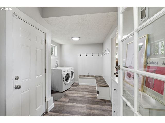 12040 Ne MORRIS St, Portland, OR 97220