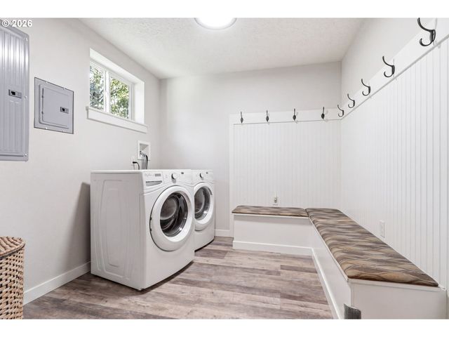 12040 Ne MORRIS St, Portland, OR 97220