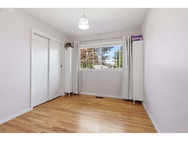 12040 Ne MORRIS St, Portland, OR 97220
