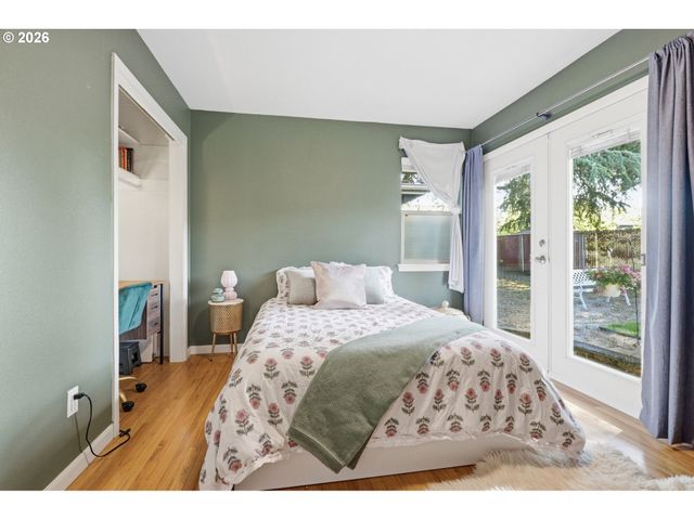 12040 Ne MORRIS St, Portland, OR 97220