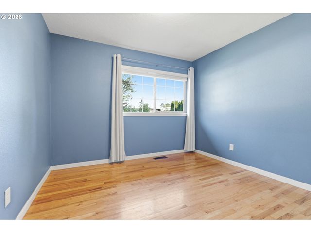 12040 Ne MORRIS St, Portland, OR 97220