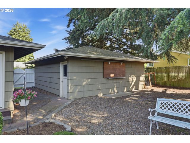 12040 Ne MORRIS St, Portland, OR 97220