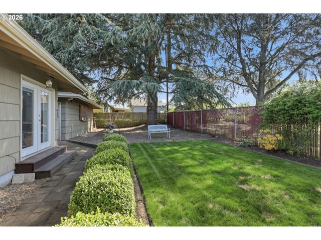 12040 Ne MORRIS St, Portland, OR 97220