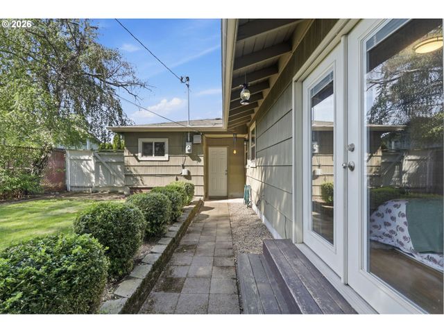 12040 Ne MORRIS St, Portland, OR 97220