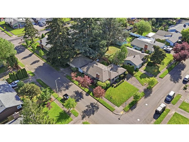 12040 Ne MORRIS St, Portland, OR 97220
