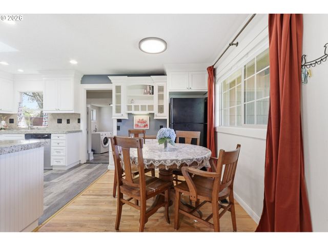 12040 Ne MORRIS St, Portland, OR 97220