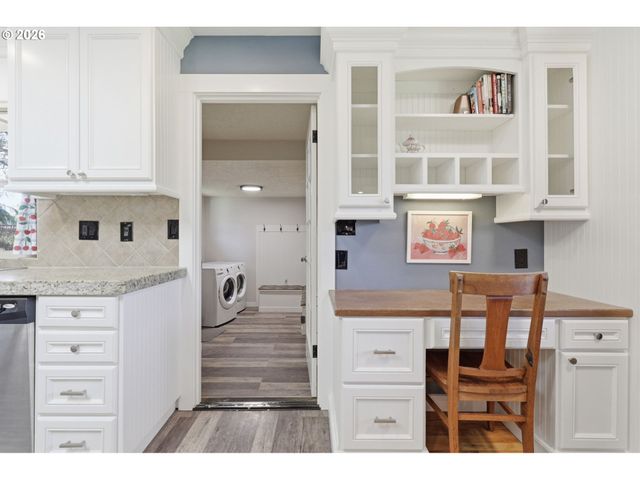 12040 Ne MORRIS St, Portland, OR 97220