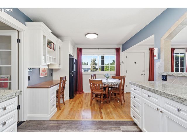 12040 Ne MORRIS St, Portland, OR 97220