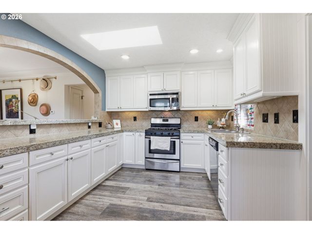 12040 Ne MORRIS St, Portland, OR 97220