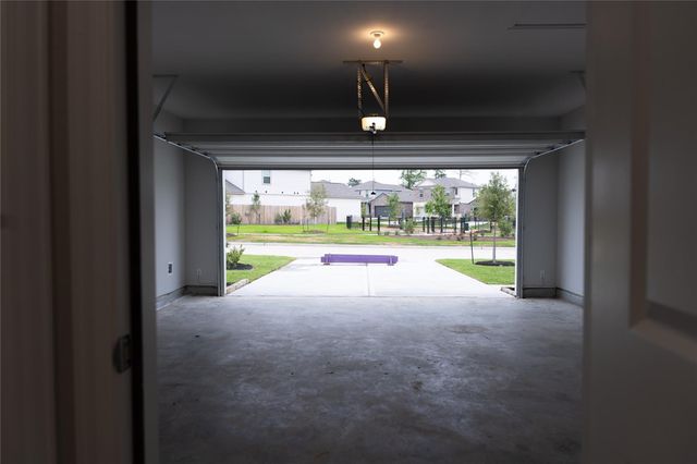 64 Valiant Ridge Trail, Magnolia, TX 77354