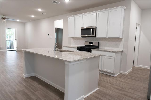 64 Valiant Ridge Trail, Magnolia, TX 77354