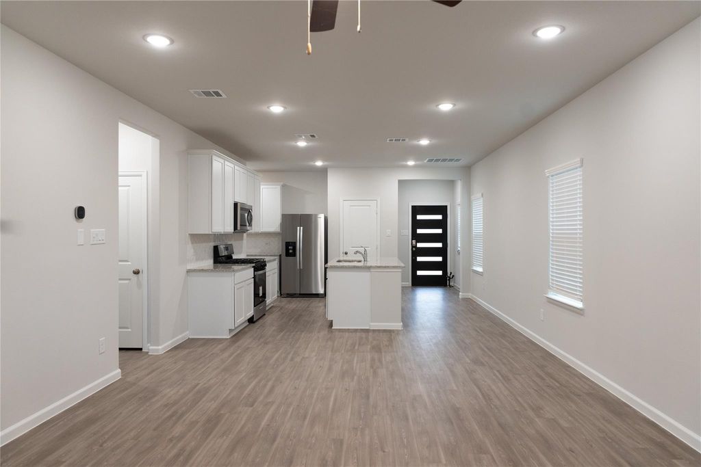 64 Valiant Ridge Trail, Magnolia, TX 77354