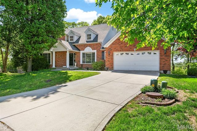 1102 Mosswoods Court, Fenton, MO 63026