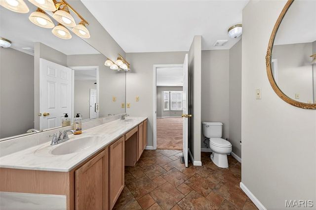 1102 Mosswoods Court, Fenton, MO 63026
