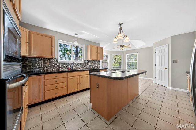 1102 Mosswoods Court, Fenton, MO 63026