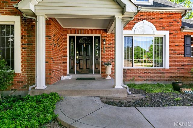 1102 Mosswoods Court, Fenton, MO 63026