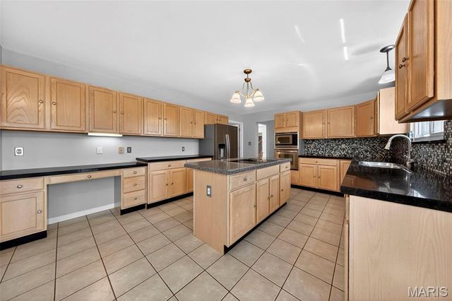 1102 Mosswoods Court, Fenton, MO 63026