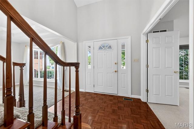1102 Mosswoods Court, Fenton, MO 63026